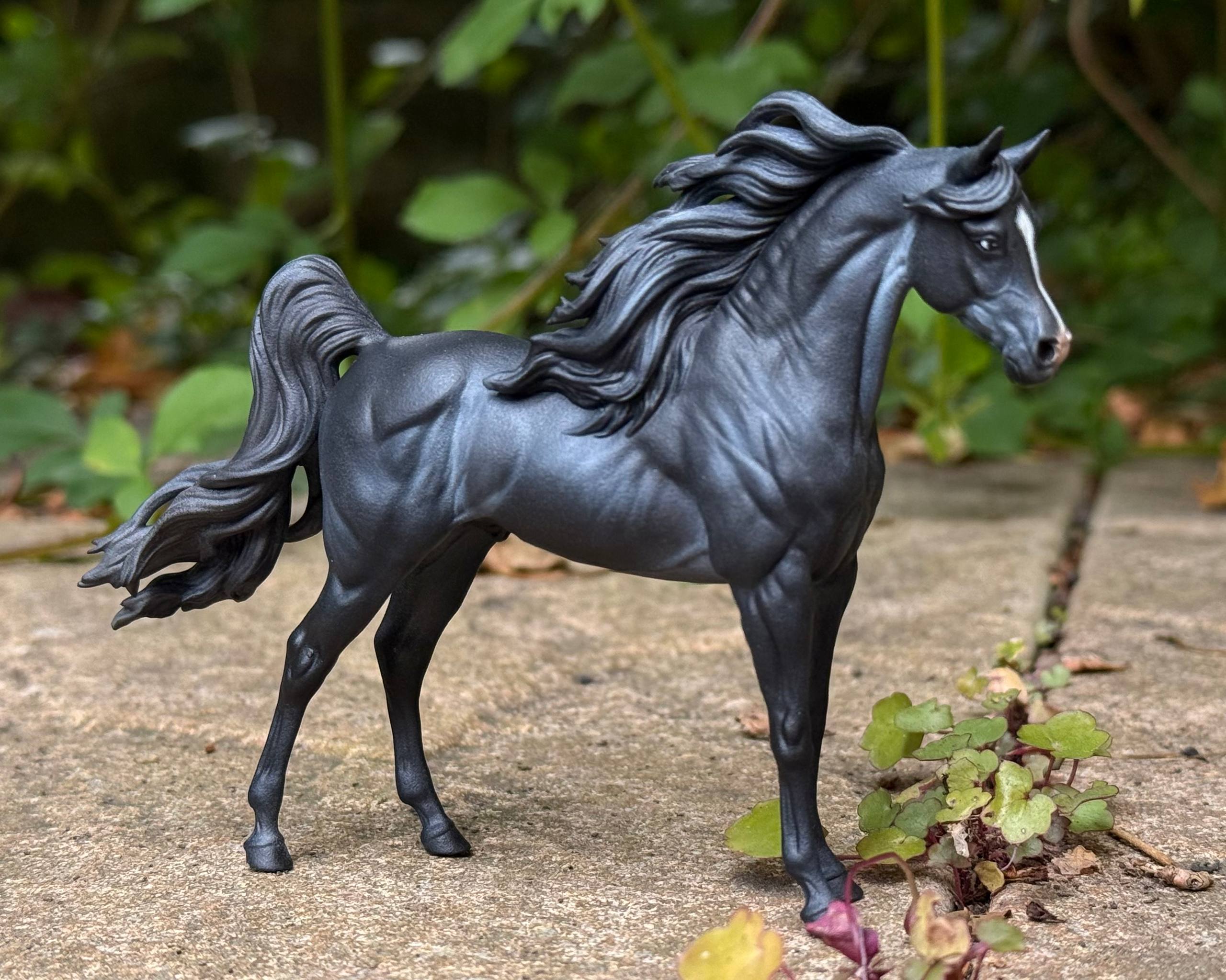 Narciso horse sculpture